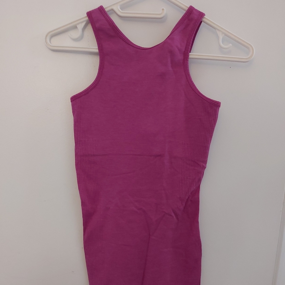Lululemon purple tank.